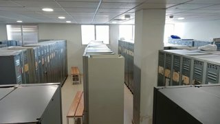 Una sala con taquillas.