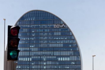 Archivo - (Foto de ARCHIVO) Fachada de la sede de BBVA, a 31 de julio de 2024, en Madrid (España).