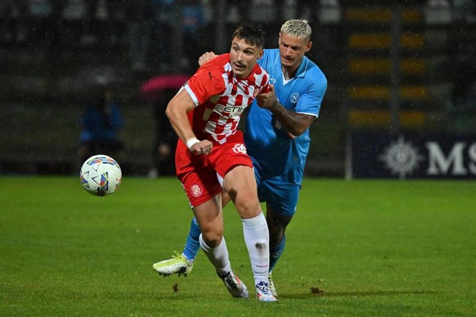 Archivo - Valery Fernandez Estrada en un partido con el Girona, contra el Nápoles
