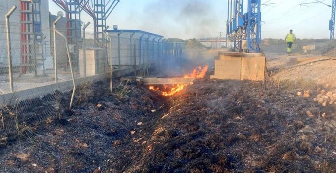Un Incendio Próximo A Una Subestación Eléctrica De Adif Provoca Retrasos En La Alta Velocidad Madrid-Barcelona