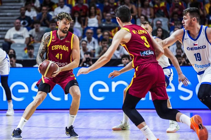 Juancho Hernangomez, da Espanha, em ação durante o Torneio Cidade de Málaga, partida de basquete disputada entre Espanha e República Tcheca no Jose Maria Martin Carpena Pavilion em 7 de agosto de 2025, em Málaga, Espanha.