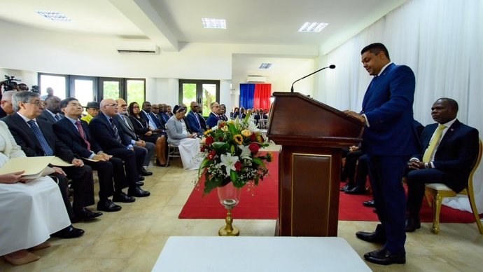 O recém-nomeado presidente do Conselho Presidencial de Transição do Haiti, Laurent Saint-Cyr, durante sua posse.