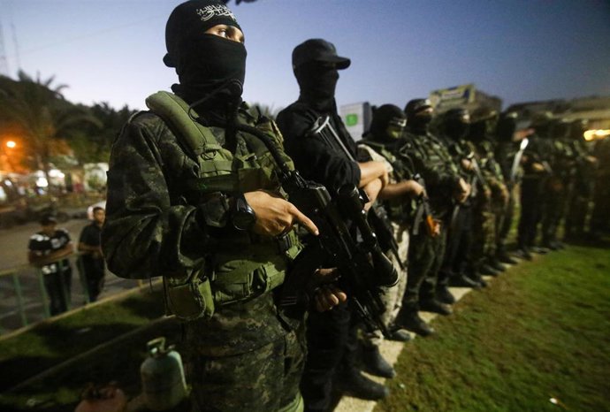 Archivo - Miembros del grupo armado palestino Comités de Resistencia Popular en un acto conmemorativo de la Segunda Intifada, en 2023