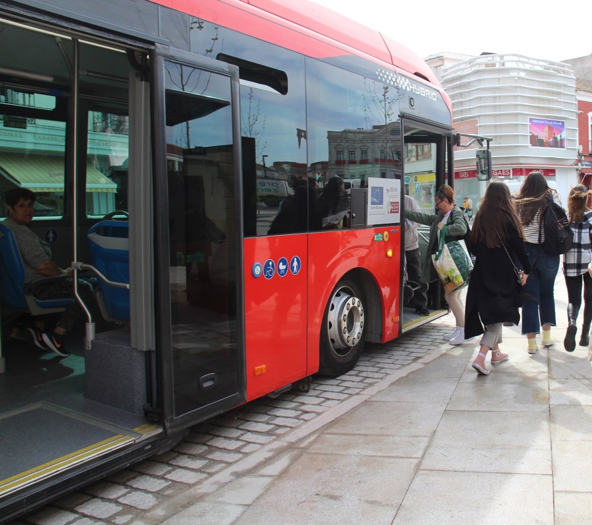 El DOCM publica las ayudas a usuarios del transporte regular que reducen en un 40% el billete