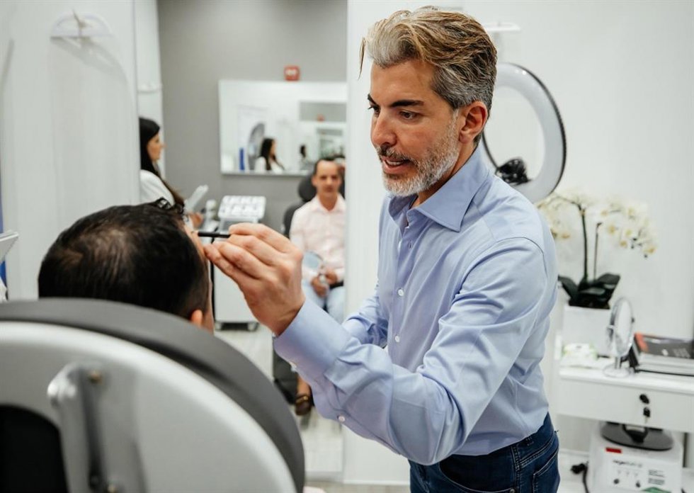 Premiado como el mejor trasplante capilar de Europa: Dr. Serkan Aygin en Turquía