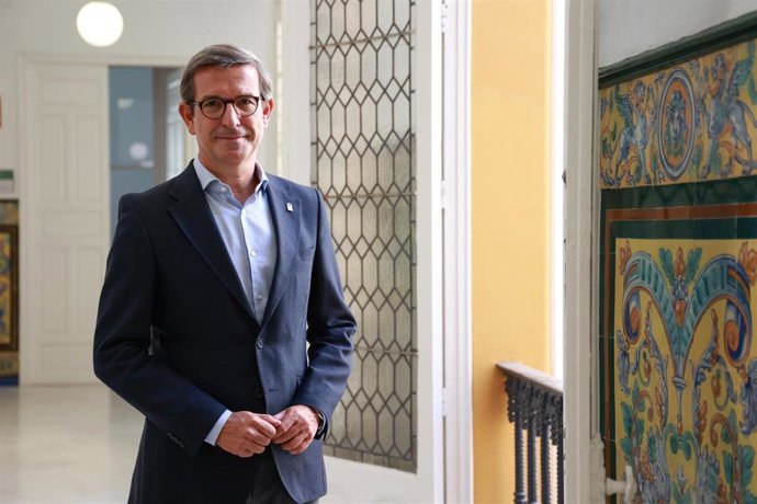 El consejero de Industria, Energía y Minas, Jorge Paradela, momentos antes a la entrevista concedida a Europa Press.