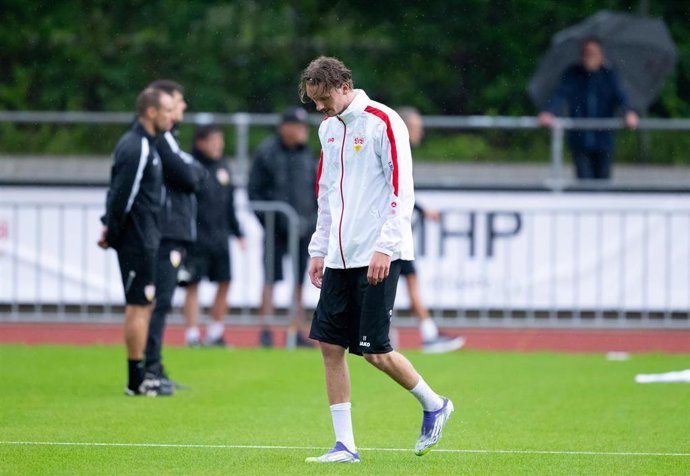 Nick Woltemade durante un entrenamiento de pretemporada del Stuttgart