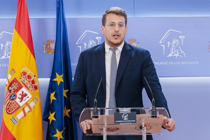 Archivo - El diputado de Sumar Jorge Pueyo ofrece una rueda de prensa anterior a la Junta de Portavoces, en el Congreso de los Diputados, a 24 de septiembre de 2024, en Madrid (España).