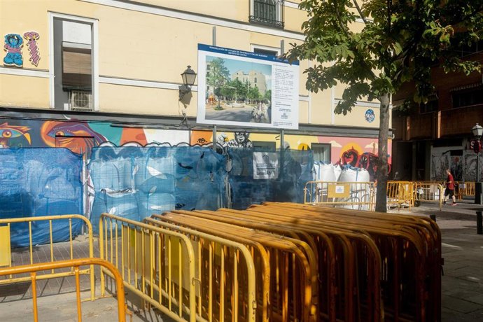 Obras de remodelación en la plaza del Rastrillo, a 8 de agosto de 2025, en Madrid (España). 