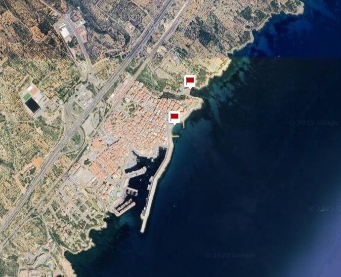 Prohibit el bany a les platges de L'Ametlla de Mar (Tarragona) per una taca "viscosa" a l'aigua