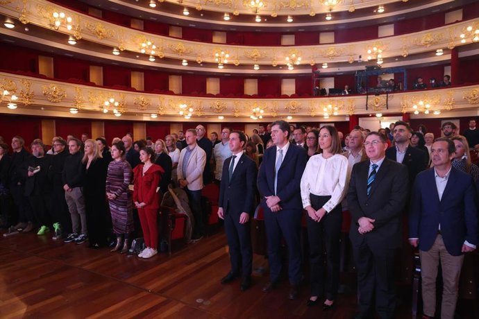 Los Premios de Creación Literaria, con una dotación récord de 138.000 euros, incorporan el castellano en narrativa.