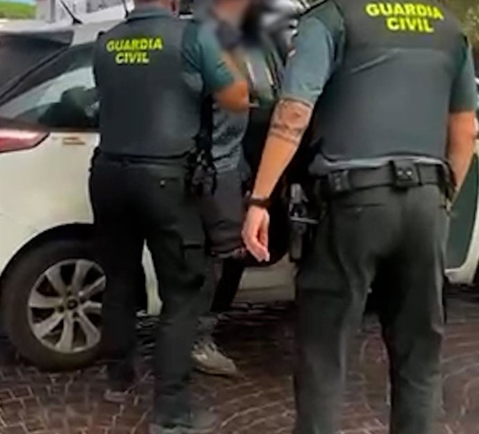 La Guardia Civil detiene a un empleado de un hotel de Cartaya por robar a clientes del establecimiento.