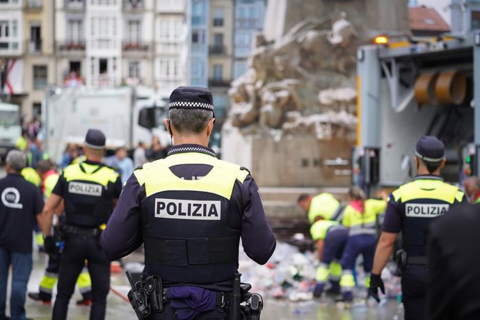 Archivo - Agentes de Policía Local durante las fiestas de La Blanca