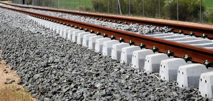 Archivo - Balasto en vías férreas