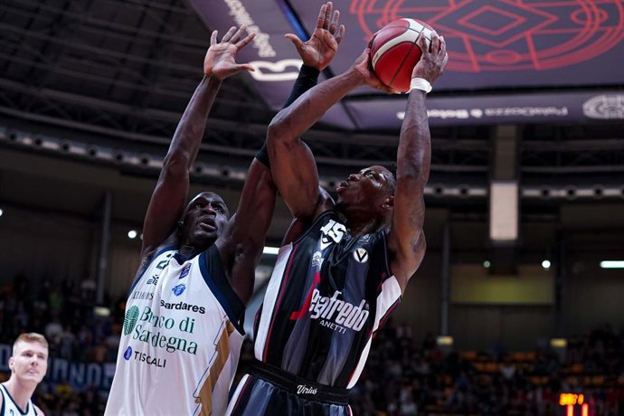 Archivo - Devontae Cacok durante un partido con Virtus Segafredo Bologna