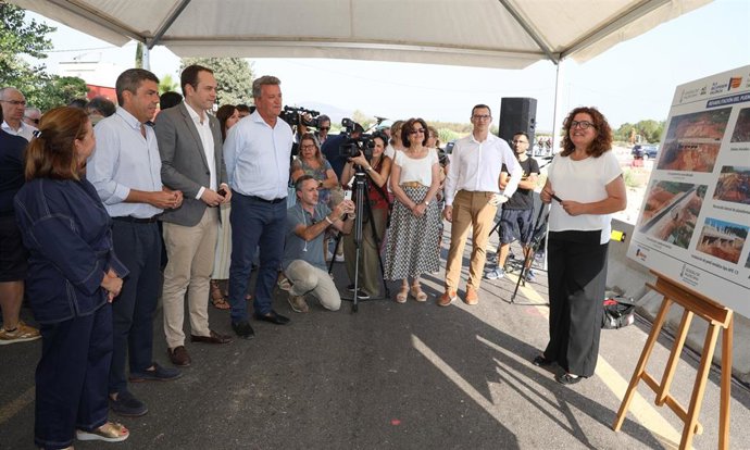 El presidente de la Generalitat, Carlos Mazón, asiste a la puesta en servicio de la CV 50 a su paso por Cheste.