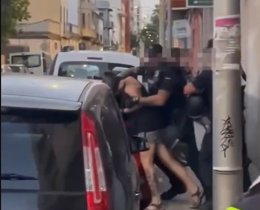 Un momento de la detención, difundido en redes sociales.