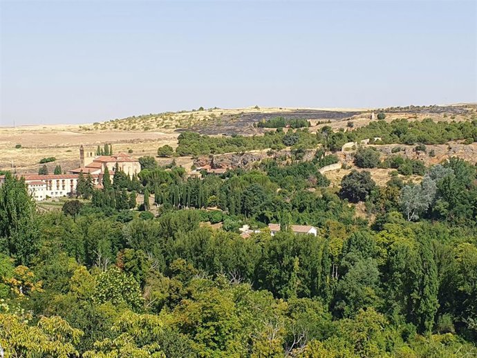 Area quemada, vista desde la muralla de Segovia, con el Monasterio del Parral a la izquierda