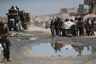 Colas para conseguir ayuda humanitaria en la Franja de Gaza