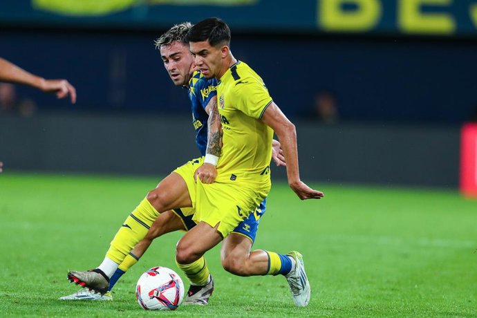 Archivo - Ilias Akhomach of Villarreal CF in action during the Spanish league, La Liga EA Sports, football match played between Villarreal CF and UD Las Palmas at La Ceramica stadium on September 30, 2024, in Valencia, Spain.