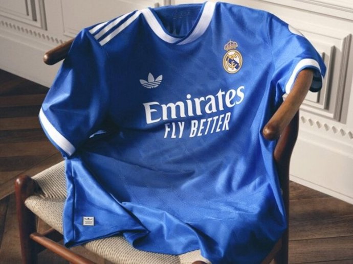 Imagen de la camiseta de la tercera equipación del Real Madrid para la temporada 2025-2026