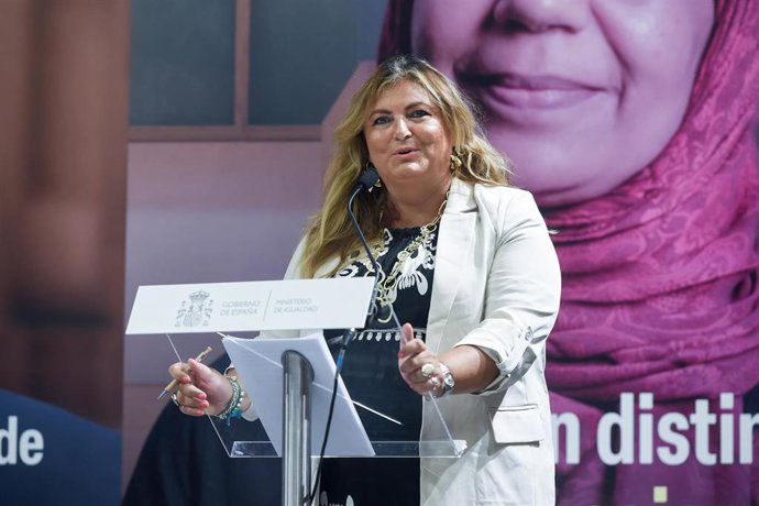 Archivo - La ministra de Igualdad, Ana Redondo, junto a la Directora general para la Igualdad de Trato y No Discriminación y contra el Racismo, Beatriz Carrillo.