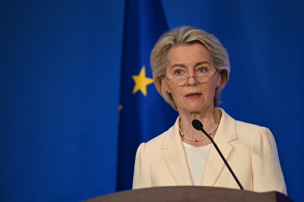 24 July 2025, China, Beijing: EU Commission President Ursula von der Leyen speaks to journalists during the 25th EU-China Summit in Beijing, where she and EU Council President Costa met with the Chinese leadership. Photo: Johannes Neudecker/dpa
