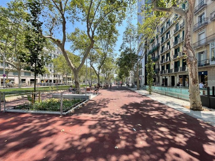 Barcelona finaliza las obras de los Jardinets de Gràcia, que gana en espacios para peatones