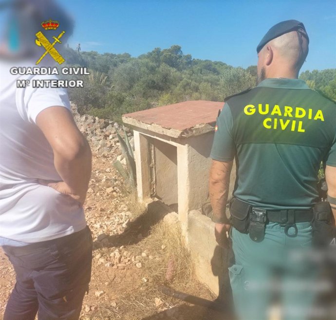 Precintan un un pozo ilegal que extraía 40.000 litros diarios en un agroturismo de Alaior.