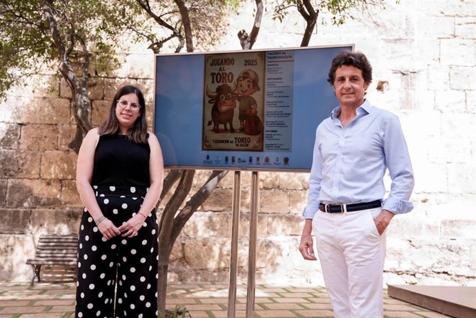 Presentación de los talleres de tauromaquia ‘Jugando al toro’ y de la exhibición de toreo de salón.