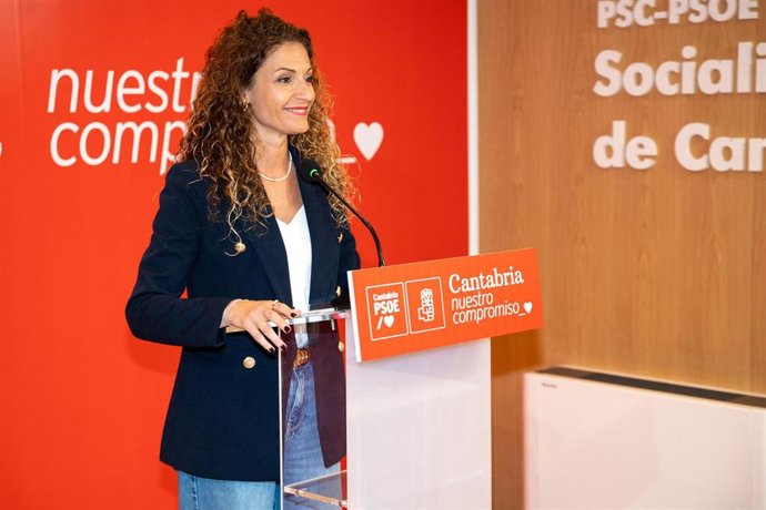 La portavoz de la Comisión Ejecutiva Autonómica del PSOE de Cantabria, Ainoa Quiñones