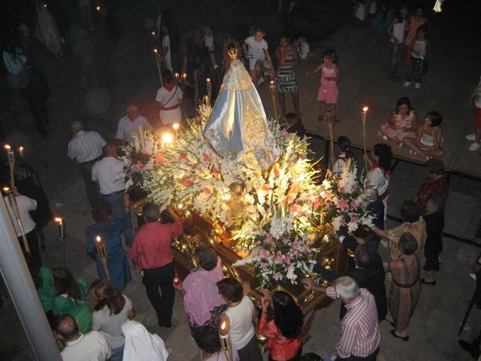 Procesión de la Virgen de la Alarilla en Fuentidueña de Tajo. Fotografía: Vicente Zafra