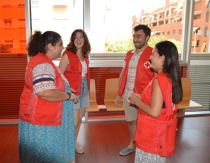 Jóvenes voluntarios de Cruz Roja.