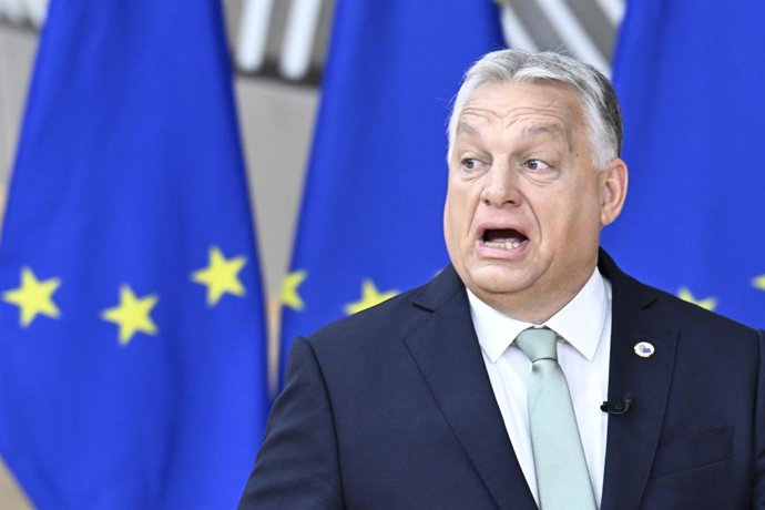 Archivo - June 26, 2025: Viktor Orbán, Prime Minister of Hungary speaks to the media on arrival at the EU leadersâ€ summit in Brussels, Belgium, 26.06.2025. Leaders meet to address defense spending, energy transition, the Middle East crisis, and a green p