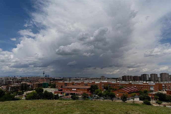 Archivo - Vista de la ciudad desde el parque de las Siete Tetas, a 12 de junio de 2024, en Madrid (España).