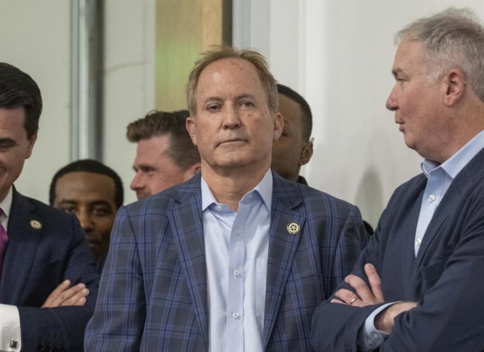 Archivo - January 7, 2025, Leander, Tx, United States: Texas Attorney General KEN PAXTON waits to speak to Republican voters in south Williamson County, TX  on January 7, 2025 in an effort to elect a conservative Texas House speaker candidate at next week
