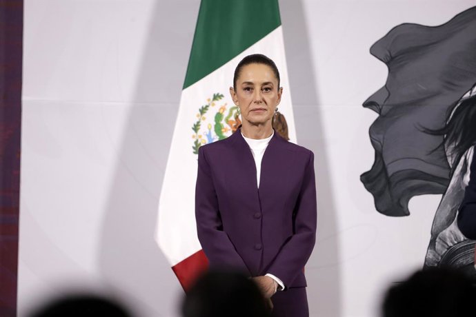 Archivo - Arquivo - 04 de março de 2025, México, Cidade do México: A presidente do México, Claudia Sheinbaum Pardo, anuncia que o México retaliará as tarifas do presidente dos EUA, Donald Trump, durante uma reunião no Palácio Nacional. Foto: Luis Barron/e