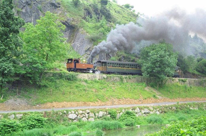 Archivo - Tren de vapor del Museo Vasco del Ferrocarril