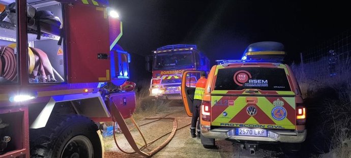 Efectivos trabajando en el incendio forestal de Aranjuez