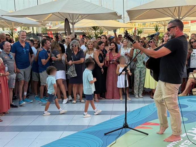 El cantante Jaume Anglada durante un concierto al que acudió el Rey Felipe VI, a quien le une una estrecha amistad