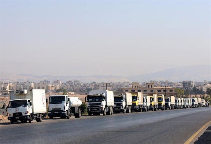 Un convoy humanitario en tránsito hacia la gobernación sureña de Sueida, en Siria