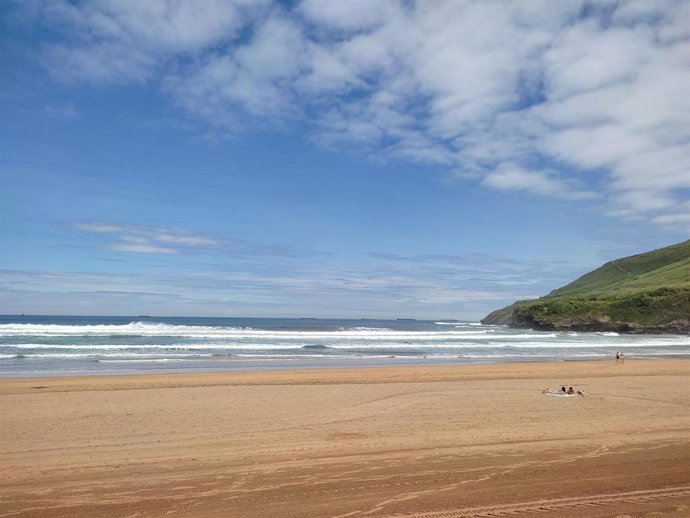 Archivo - Playa en Bizkaia