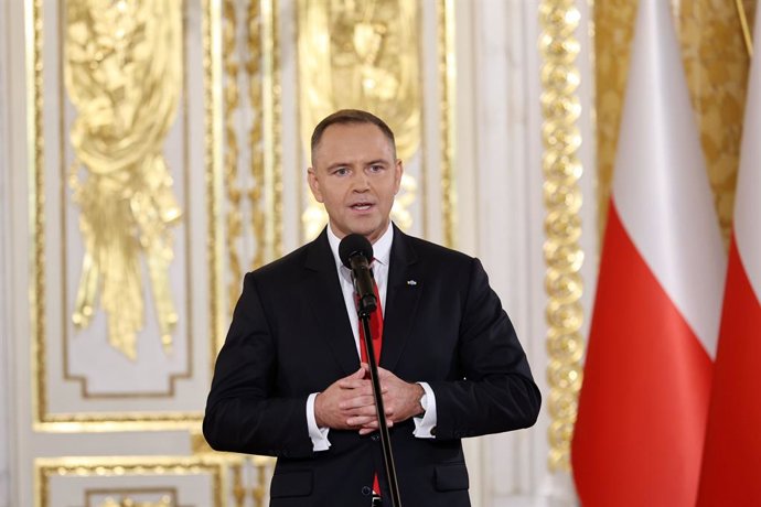 6 de agosto de 2025, Varsóvia, Varsóvia, Polônia: WARSZAWA 06.08.2025 ...CERIMÔNIA DE PRESTAÇÃO DE JURAMENTO DO NOVO PRESIDENTE ELEITO KAROL NAWROCKI.KAROL NAWROCKI E SUA ESPOSA MARTA...FOTO: ALEKSANDER MAJDANSKI / NEWSPIX.PL