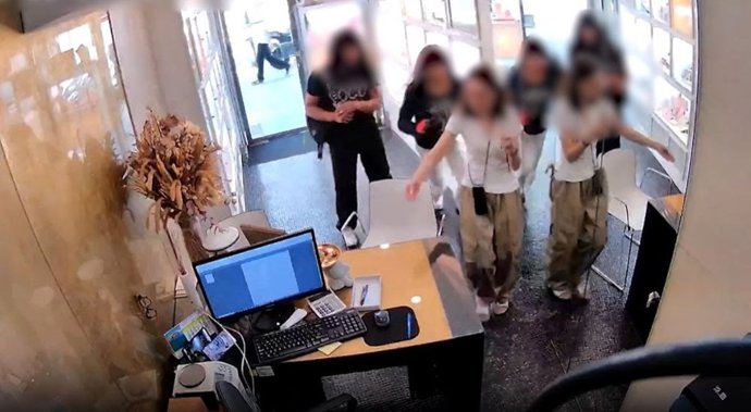 Un momento del robo en la tienda