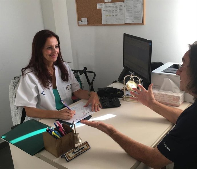 Psicóloga en una consulta de un centro de salud de Lanzarote