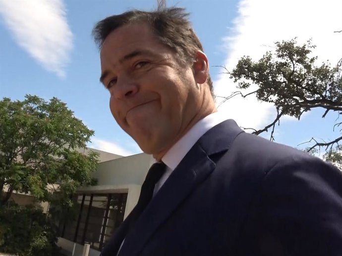 Luis Alfonso de Borbón, sorprendido por la denuncia de una exempleada que le reclama 8.000 euros