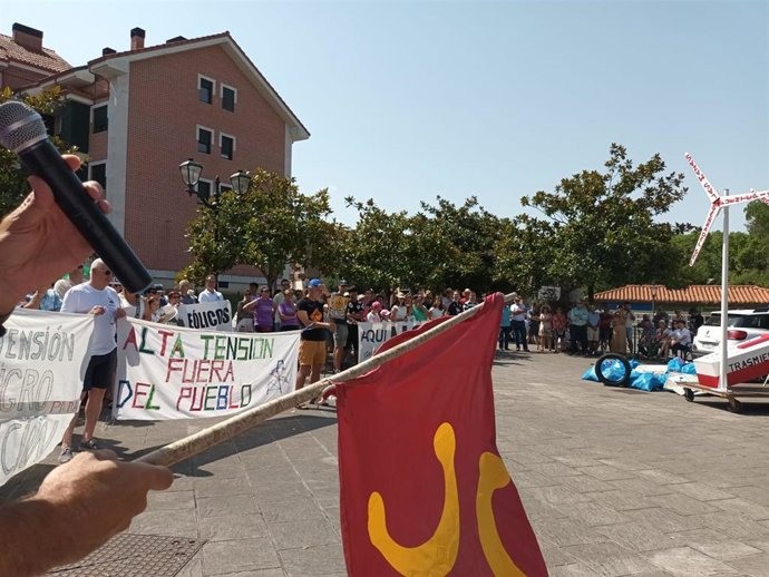 Más de 200 personas se concentran en Voto contra los cuatro parques eólicos proyectados en la zona