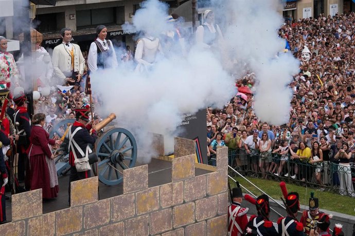 San Sebastián da inicio a su Semana Grande con el tradicional cañonazo.