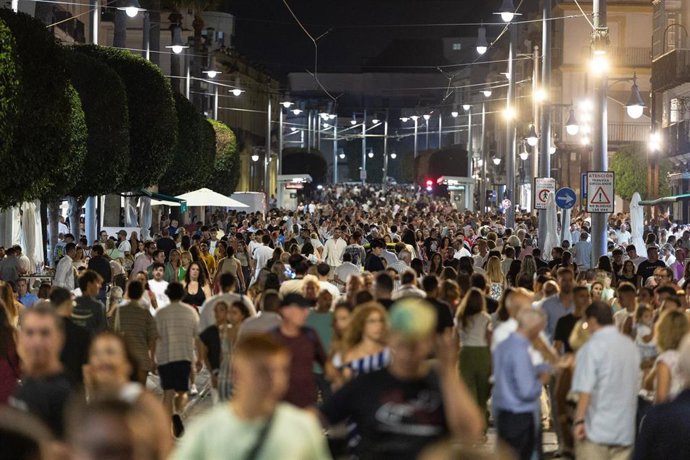 Imagen de la participación de los isleños en la noche blanca de San Fernando (Cádiz)