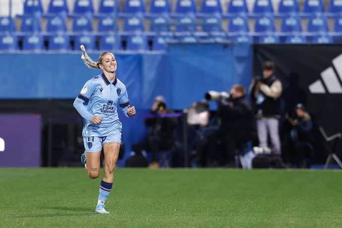 Archivo - Ángela Sosa, en un partido con el Levante UD.